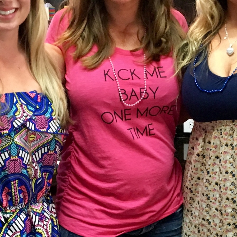 Maternity top Britney Spears “Kick me baby one more time”